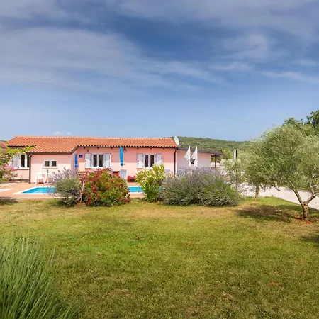 Amazing In With Kitchen Holiday home *