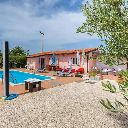 Holiday home Amazing In With Kitchen *